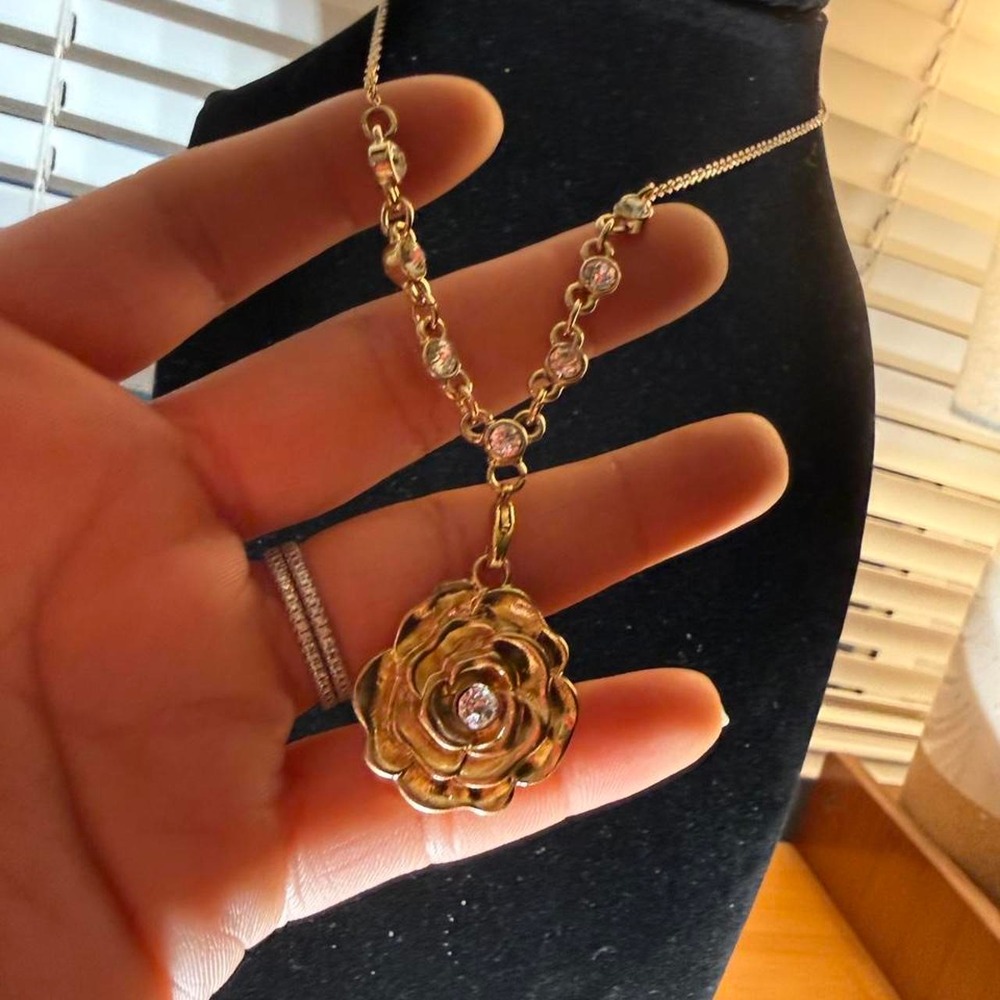Gold rose pendant necklace with crystal accents - Picture 2 of 4